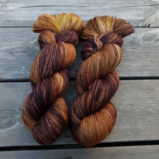 Maja Merino Lace i färgen Brownie - Underbart garns Design