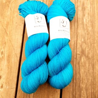 Molly Merino Sock i färgen Caribbean - Underbart garns Design