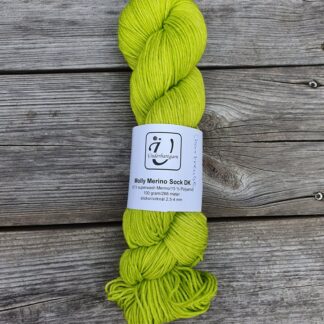 Molly Merino Sock DK i färgen Chartreuse - Underbart garns Design