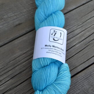 Molly Merino Sock i färgen Frozen - Underbart garns Design