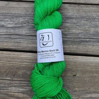Molly Merino Sock DK i färgen Kelly Green - Underbart garns Design