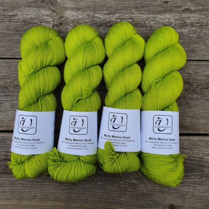 Molly Merino Sock i färgen Chartreuse - Underbart garns Design