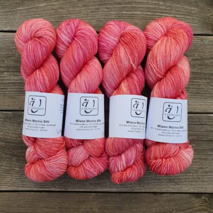 Milano Merino Silke i färgen With all my heart - Underbart garns Design - Bild 2