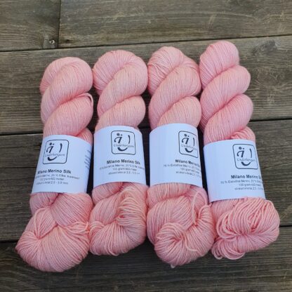 Milano Merino Silke i färgen I'm blushing - Underbart garns Design - Bild 2