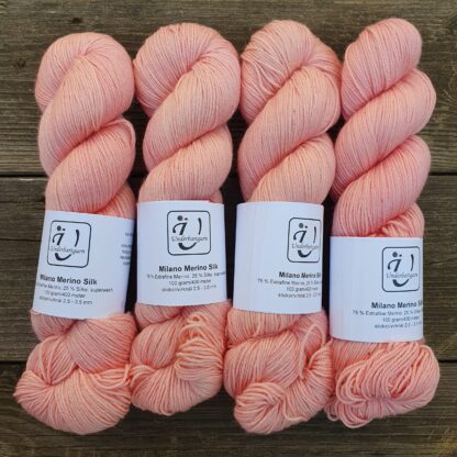 Milano Merino Silke i färgen I'm blushing - Underbart garns Design - Bild 3
