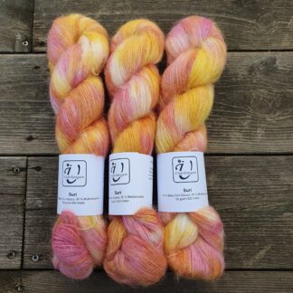 Suri i färgen Sommarsorbet - Underbart garns Design
