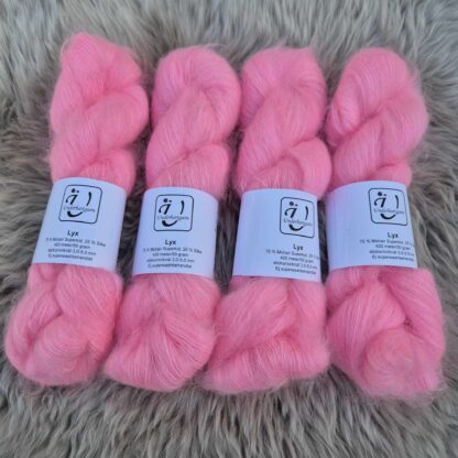 Lyx i färgen Pink Fizz - Underbart garns Design