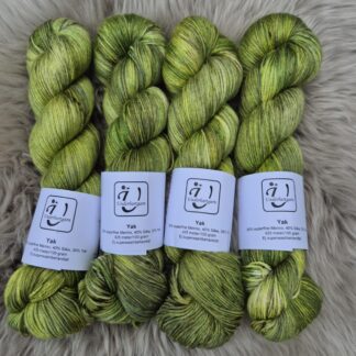 Yak i färgen Frog It! - Underbart garns Design