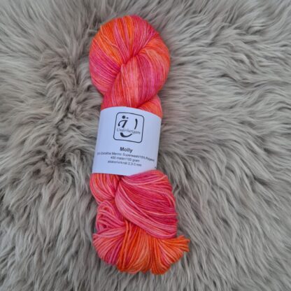 Molly i färgen Fun & Bright - Underbart garns Design - Bild 2