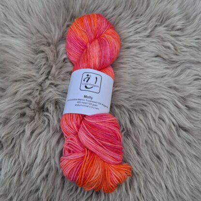 Molly i färgen Fun & Bright - Underbart garns Design