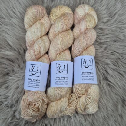 Silky Singles - Rabarber Grädde - Underbart garns Design