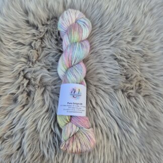 Pure Delight DK i färgen Såpbubblor - Underbart garns Design