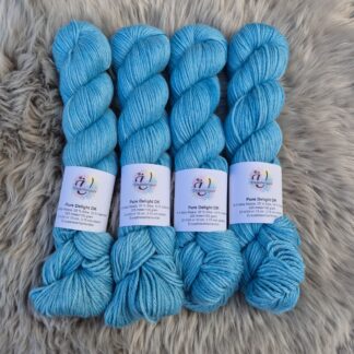 Pure Delight DK i färgen Splish Splash - Underbart garns Design