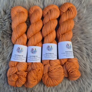 Pure Delight DK i färgen Pumpkin Spice - Underbart garns Design